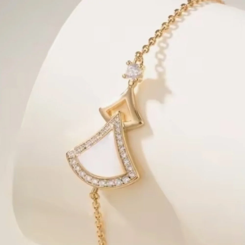 Elegant Pose Gold and White Bracelet